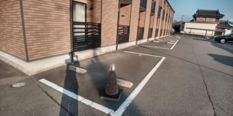 レオネクストムラヤマⅢ 駐車場