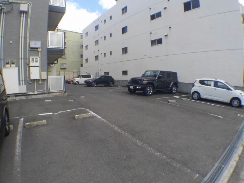 レオパレスベトレーテンナーベ 駐車場