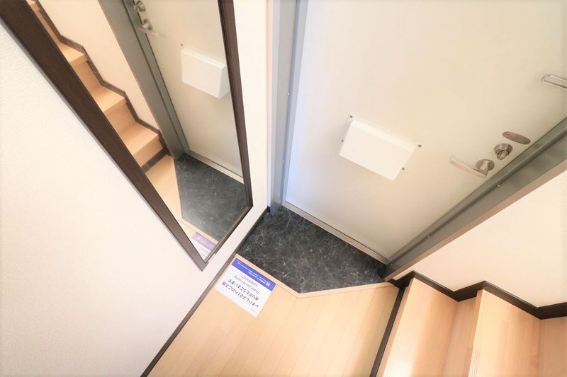 LEONEXT First Entrance