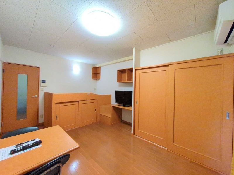 レオパレス北平野 居間