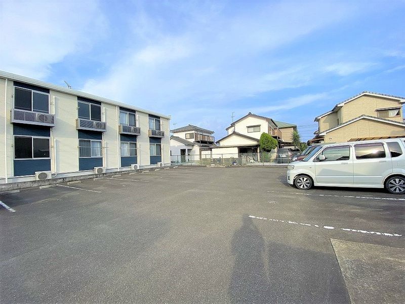 レオネクスト大和 駐車場