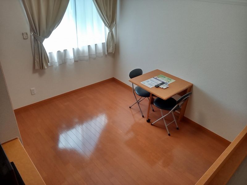レオパレスアヤシ　ハイツ　Ⅰ 居間
