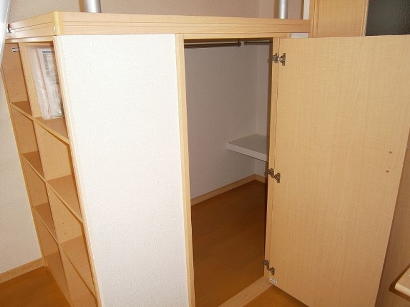 レオパレス伊勢吉 収納