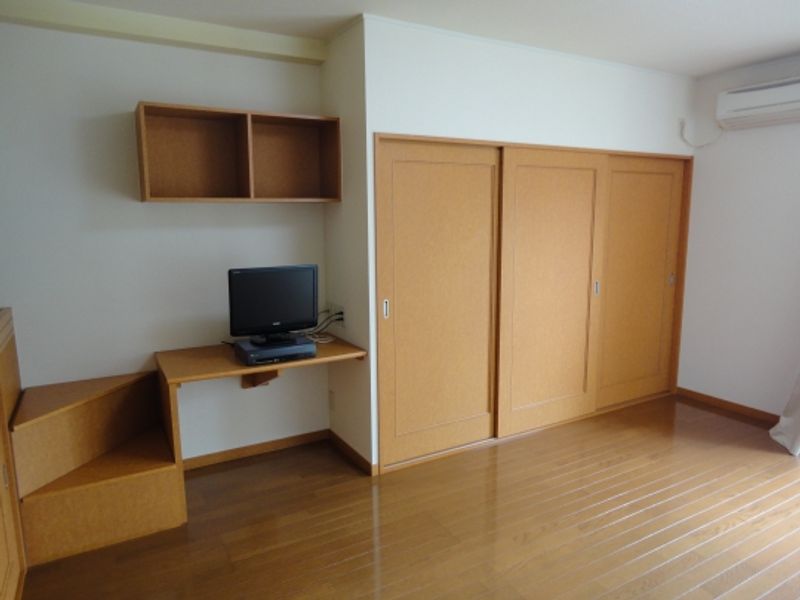 レオパレスクオーレ 居間