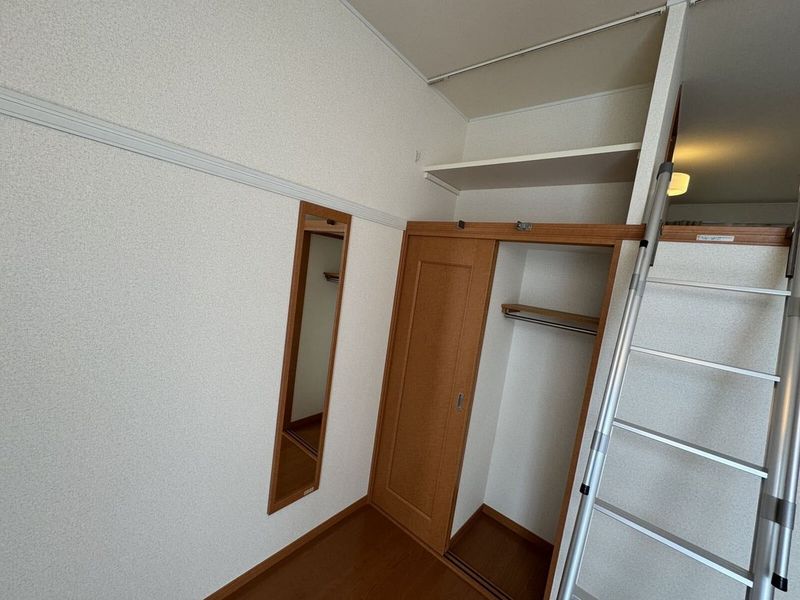 レオパレスル　ヴァン 収納
