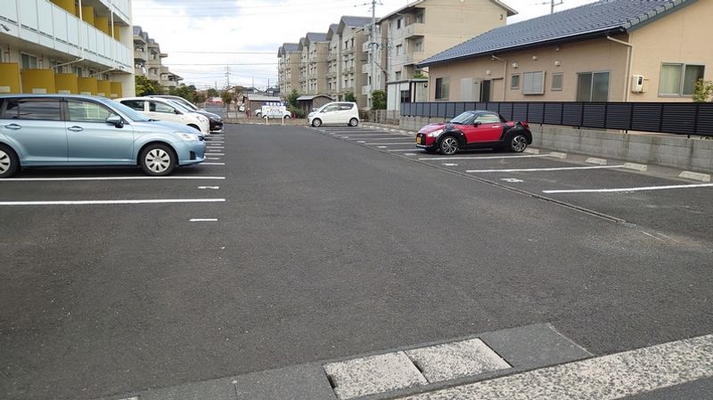 レオパレス古志大橋北サイド 駐車場