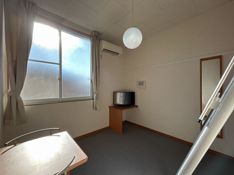 レオパレスコンプリートＹ 居間