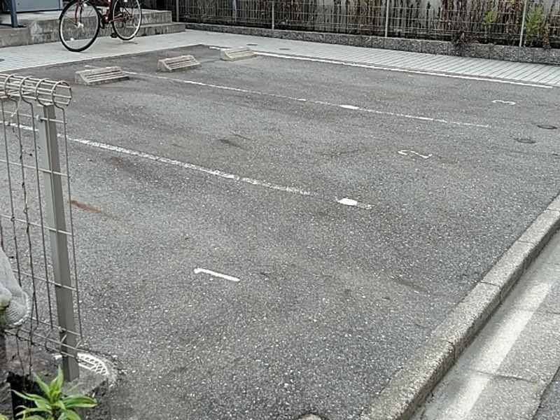 レオパレス西蔵前２ 駐車場