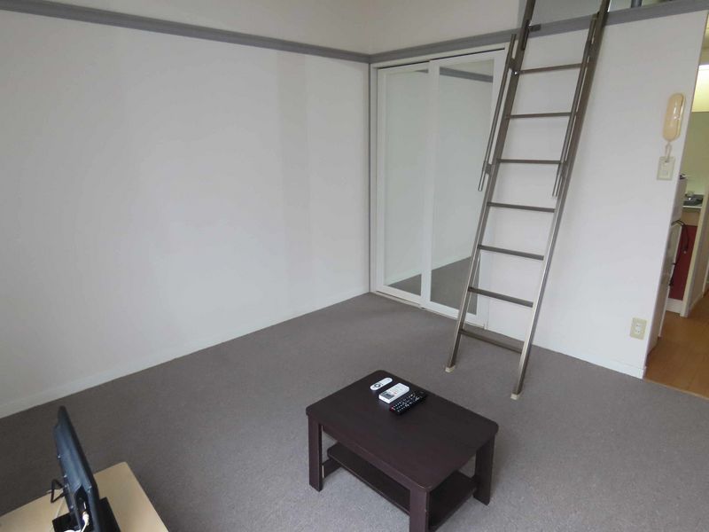 レオパレスウェスタンコート 居間