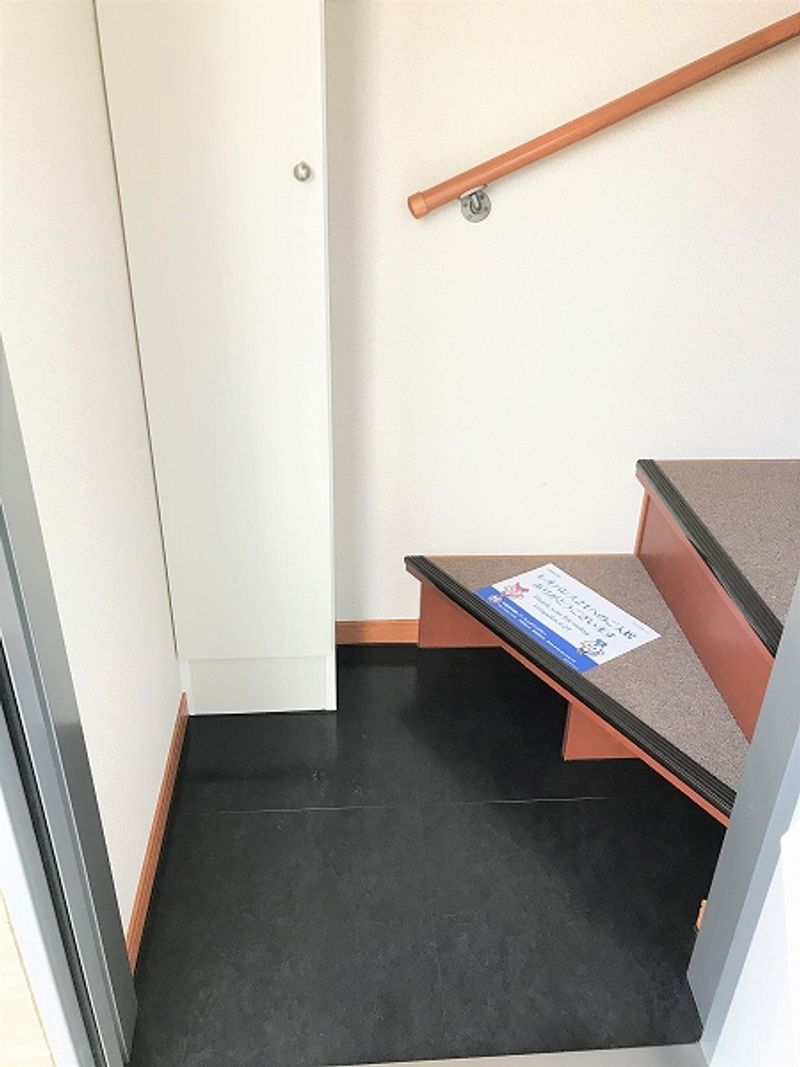 レオパレス富士吉田 玄関