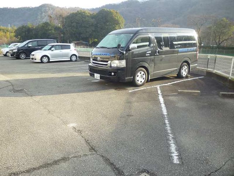 レオパレスセント・クロス 駐車場