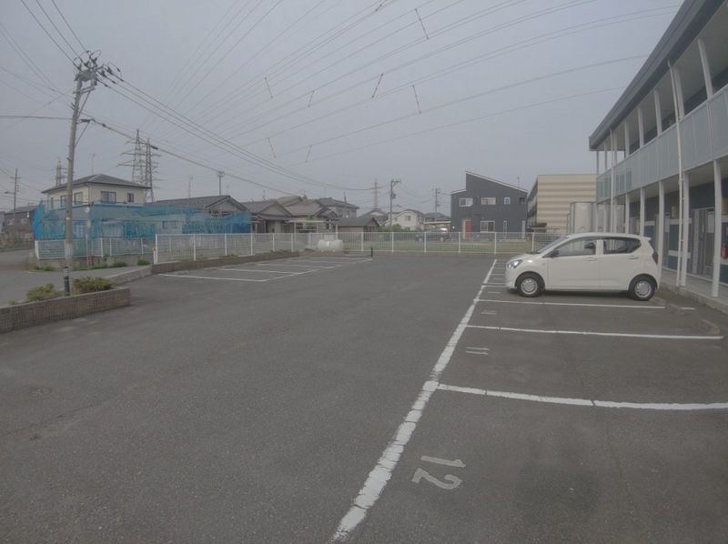 レオネクストシルビアン 駐車場