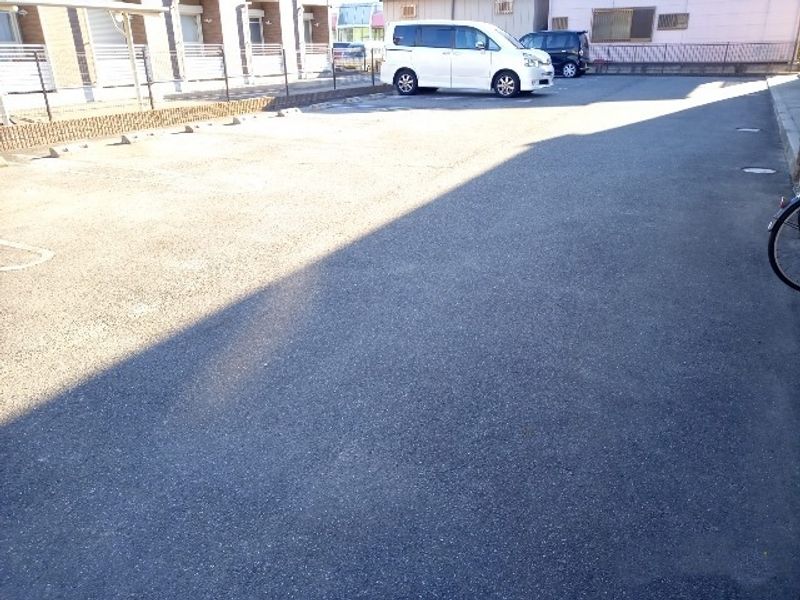 レオネクストすみれ 駐車場