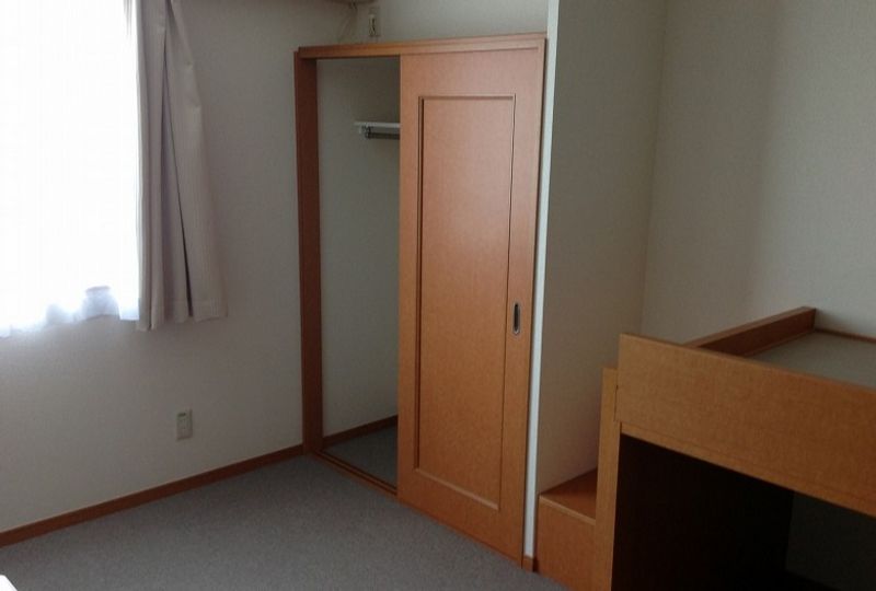 レオパレスローリエ 収納