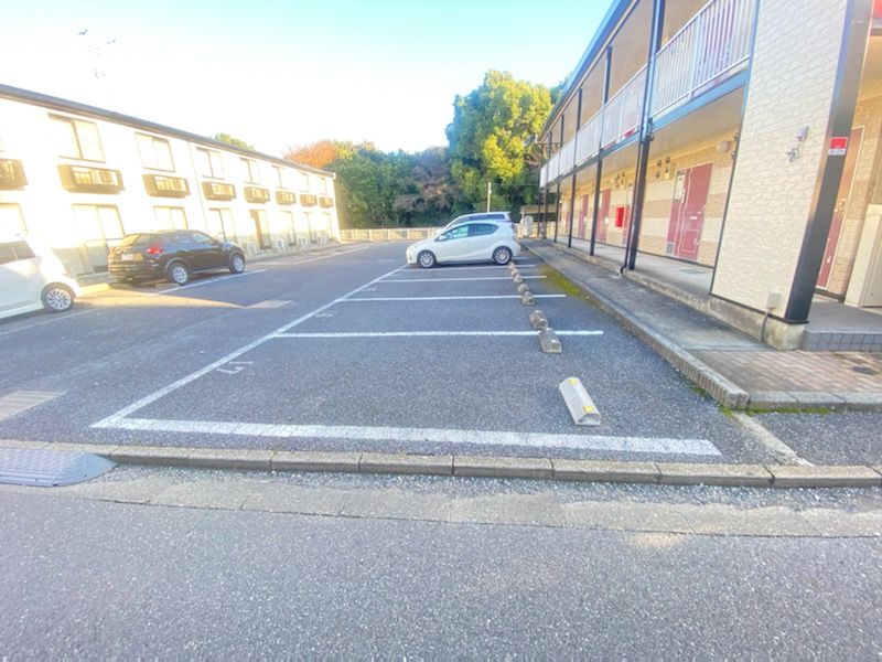 レオパレスサンハイムⅢ 駐車場