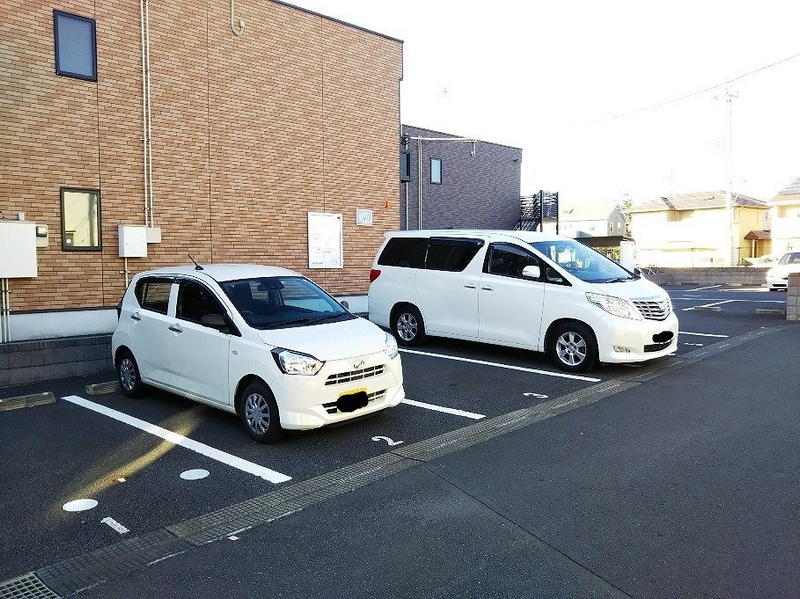 レオネクストペリドⅠ 駐車場