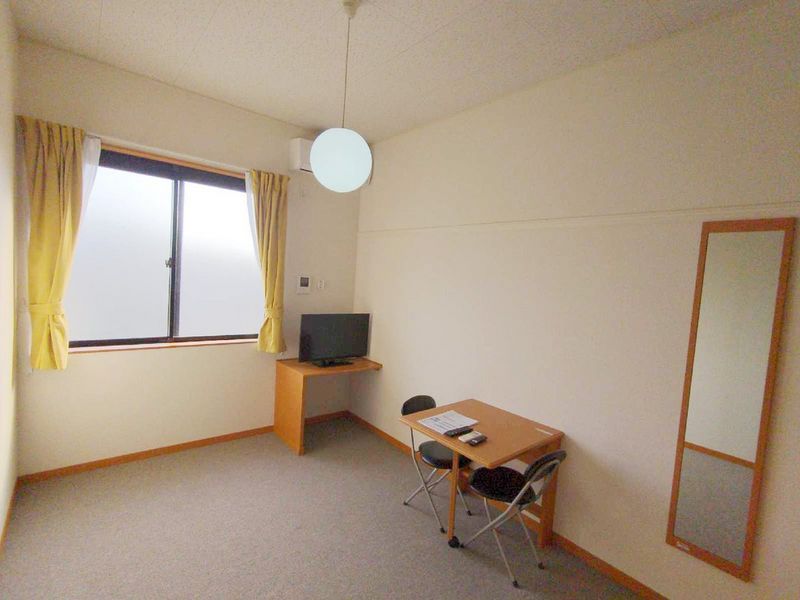 レオパレスパインズハイム 居間