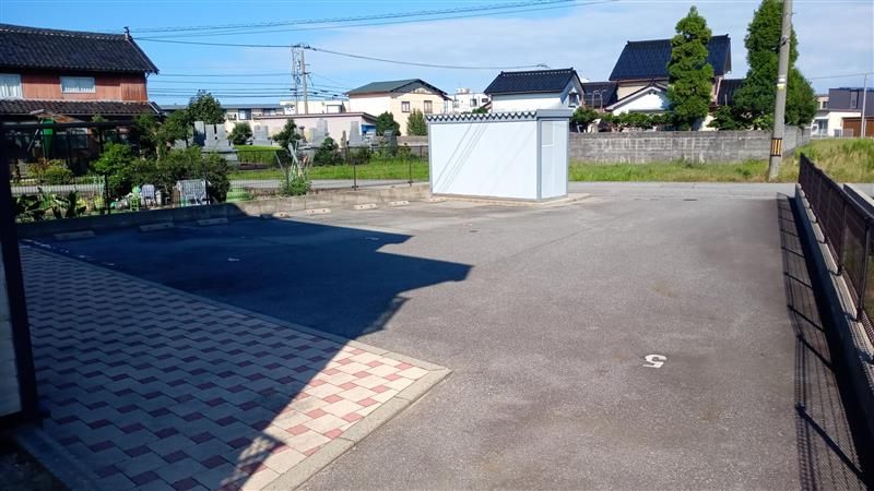 レオパレスみらい 駐車場