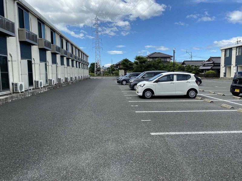 レオネクスト八代福正Ⅰ 駐車場