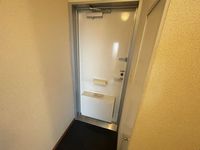 レオパレスインターハイツ 玄関