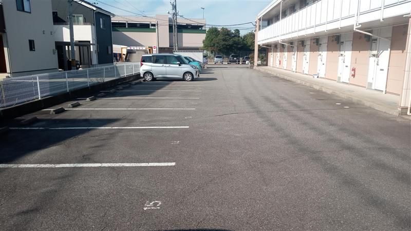 レオパレス上冨居Ⅱ 駐車場