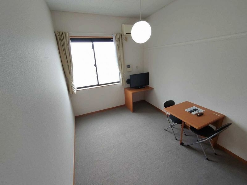 レオパレス小荷田２ 居間