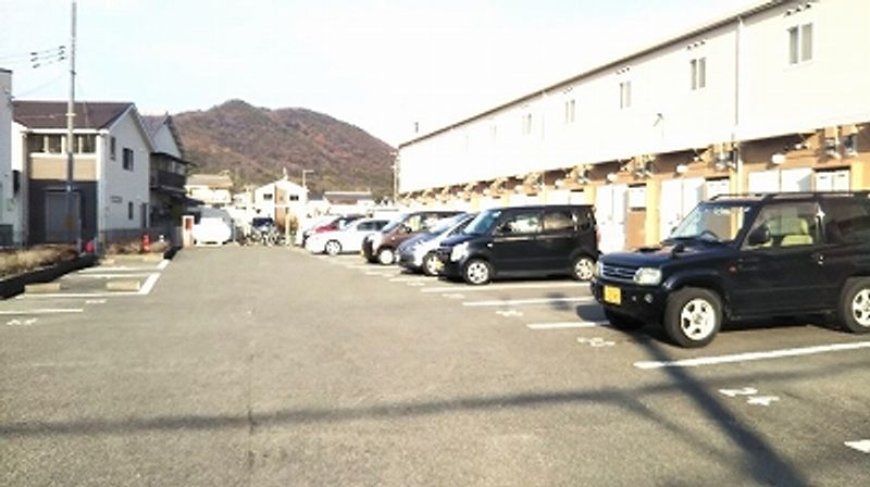 レオパレスＭＡＴＳＵＤＡ 駐車場