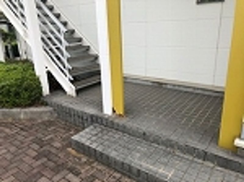 レオパレスドリームハウス１号館 エントランス