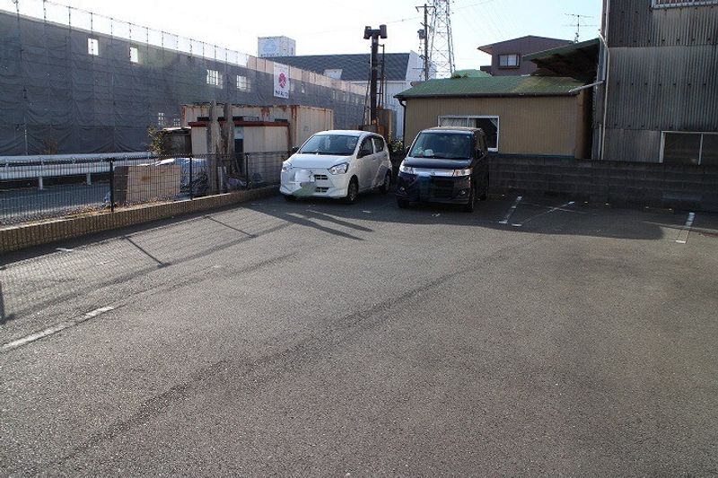 レオパレスＫＡＮＡＭＥ 駐車場