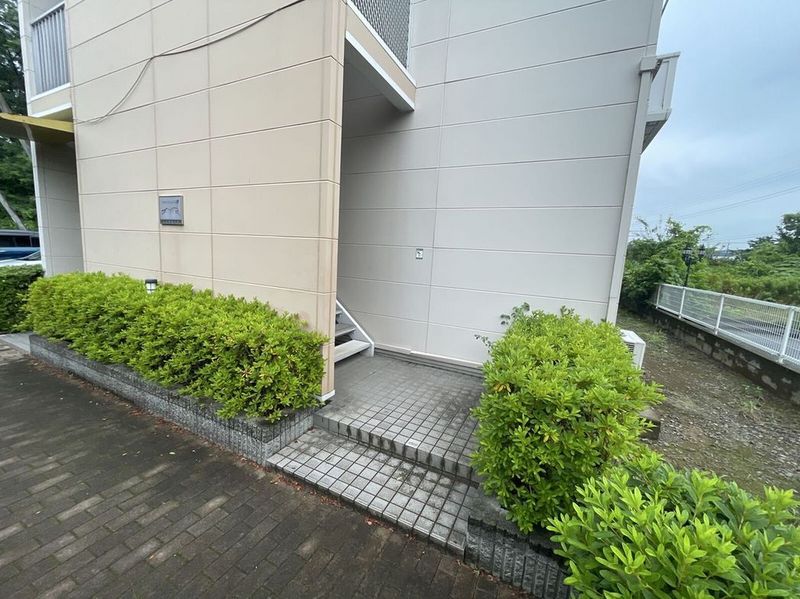 レオパレスノビア　カーサ エントランス