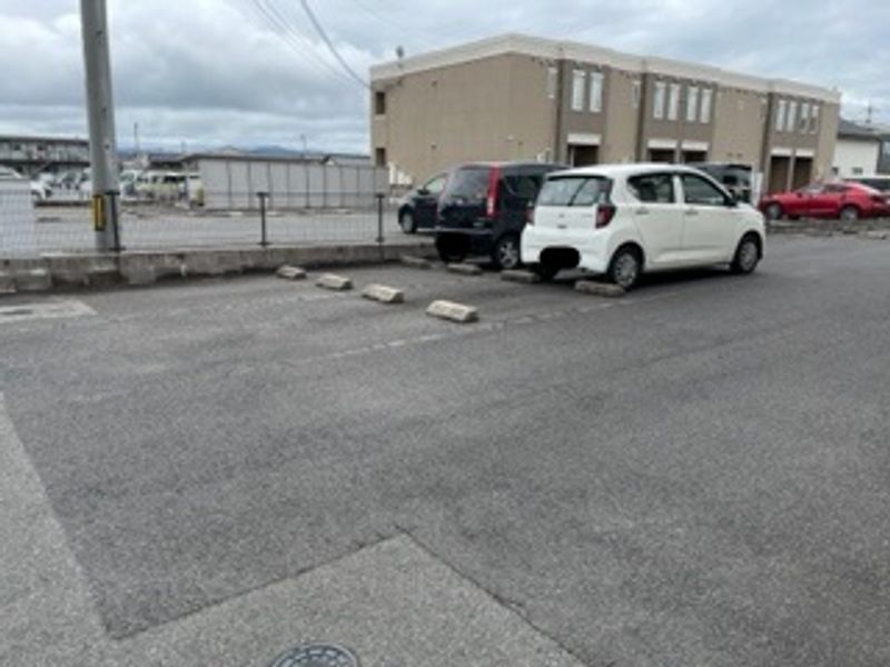 レオパレス天神 駐車場