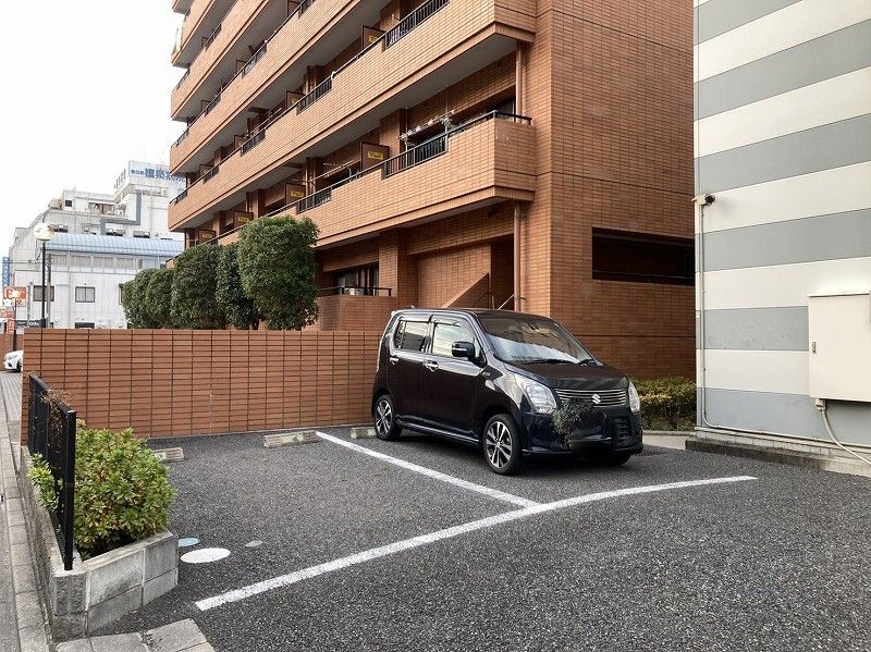 レオパレスパヴィヨン　ブラン 駐車場