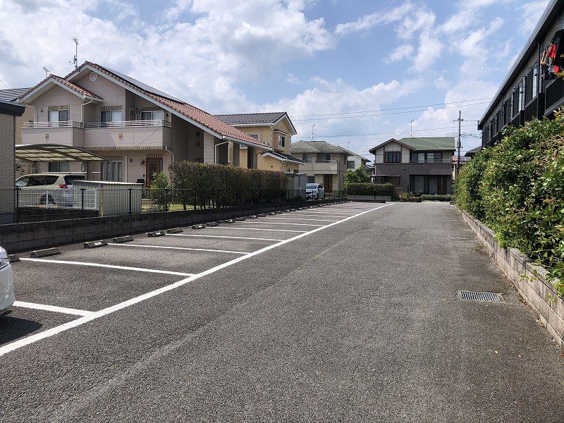 レオパレス輝 駐車場