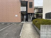 レオパレスシャルマン上 エントランス