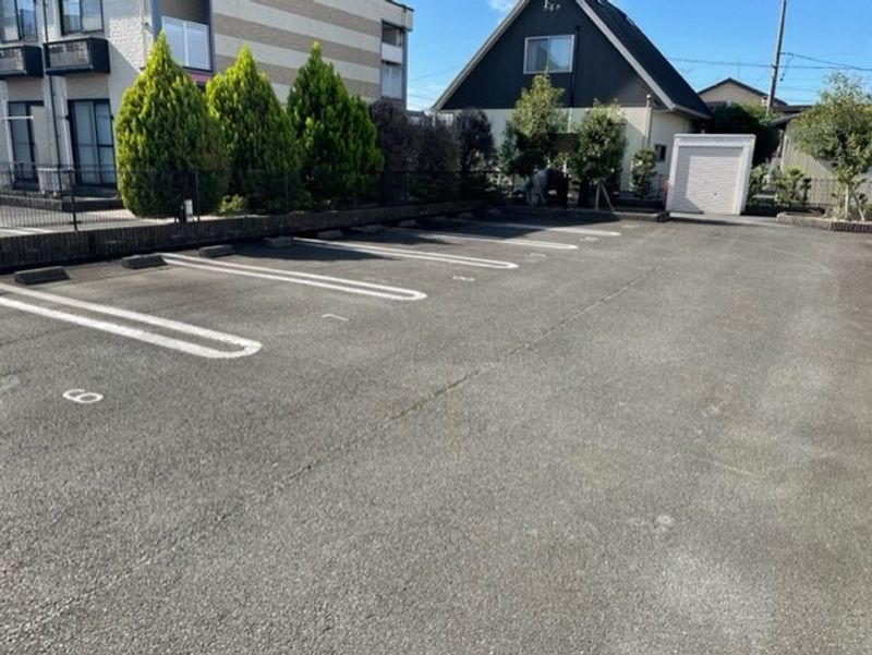 レオパレス雅 駐車場