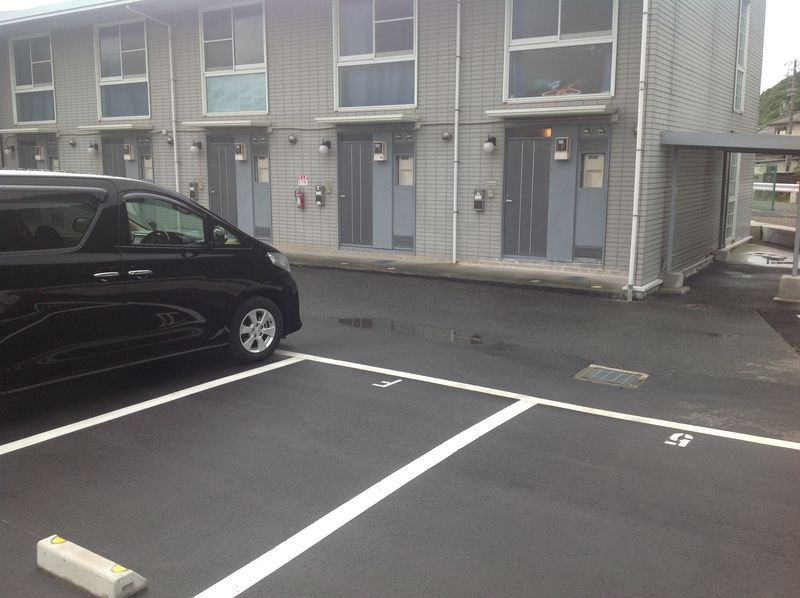 レオパレスグランディール 駐車場