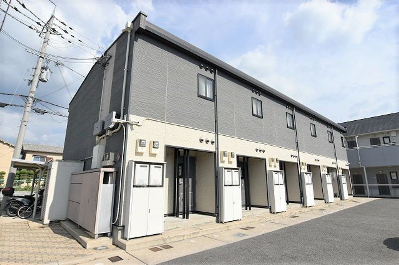 レオパレスナップ　シャンブル エントランス