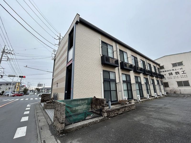 レオパレスプルミエール 外観