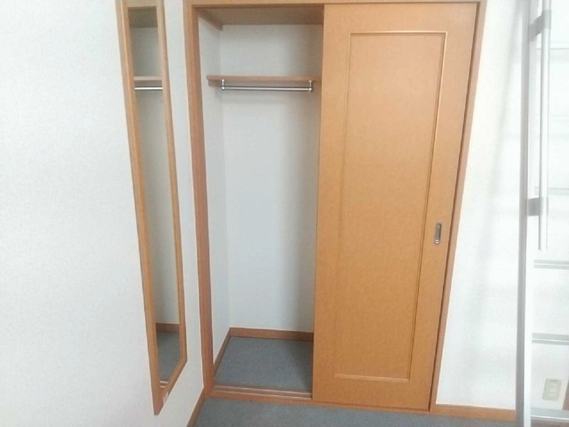レオパレスメイフィールド 収納