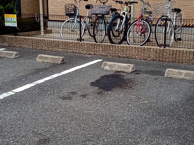 レオパレスハグレー　トマツⅡ 駐車場
