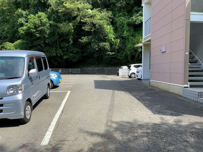 レオパレスしまたⅢ 駐車場