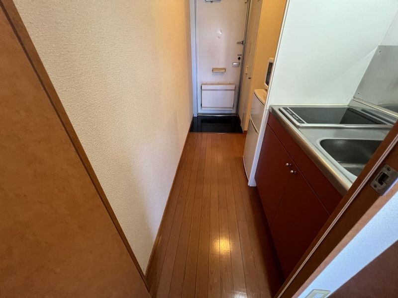 レオパレスレウニール 玄関