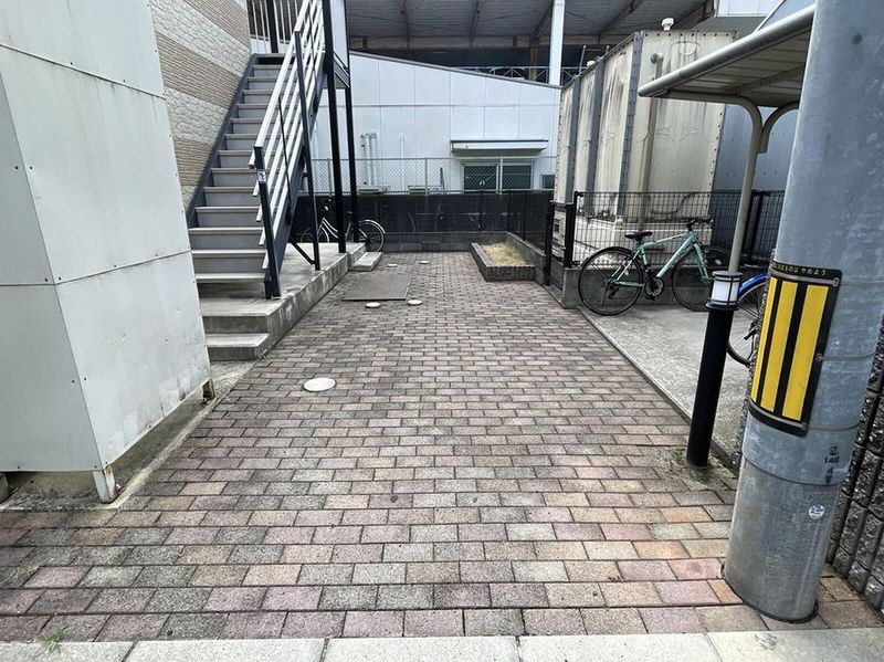 レオパレスルリームⅡ エントランス