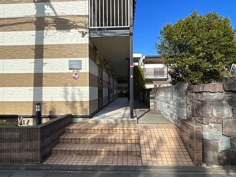 レオパレスセブンテン エントランス