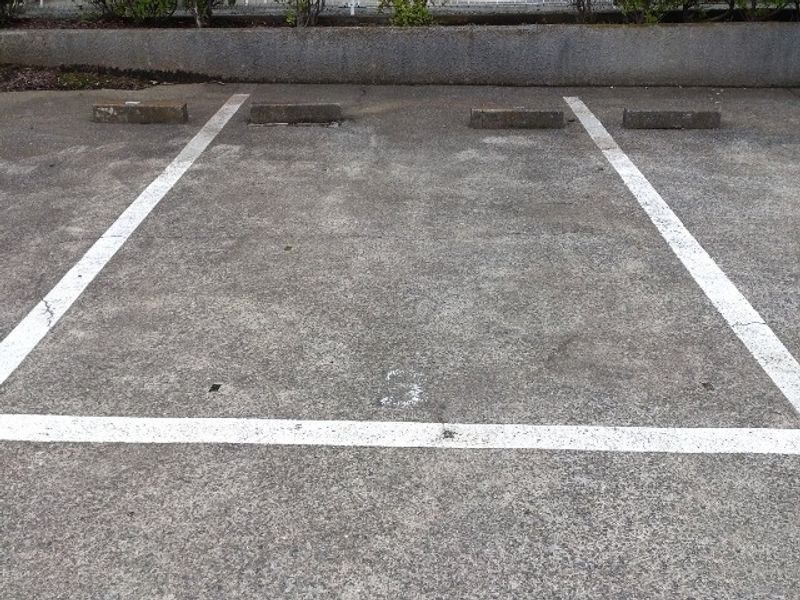 レオパレスエーゼ 駐車場