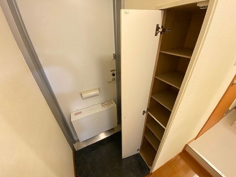レオパレス白岩 玄関