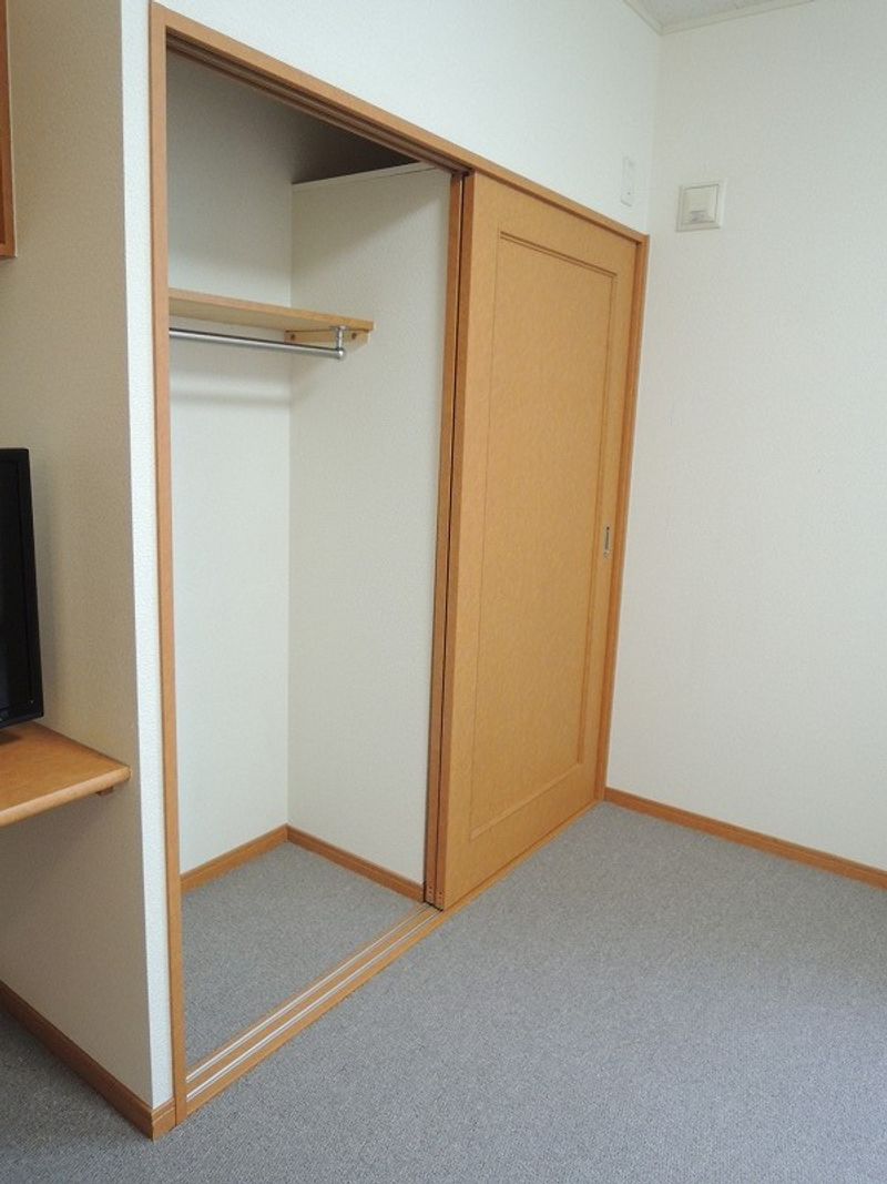 レオパレスルネ 収納