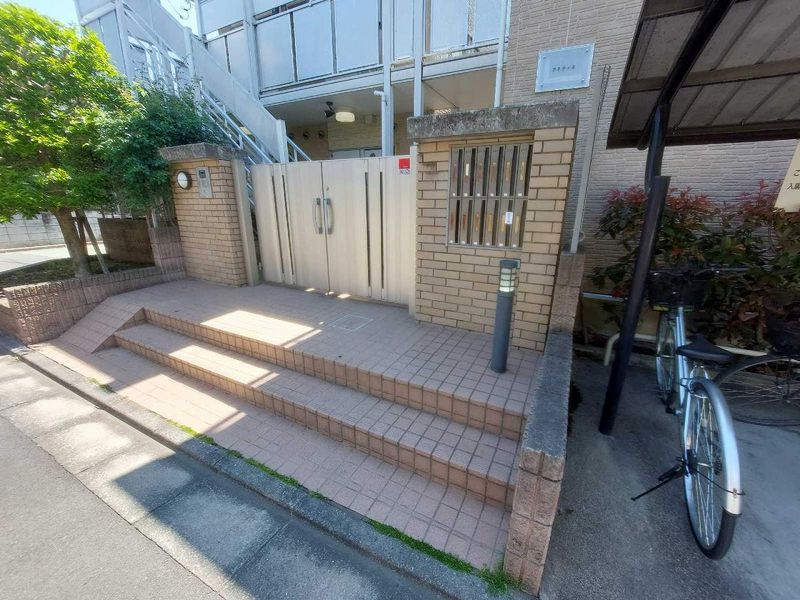 レオパレスアミティエ エントランス