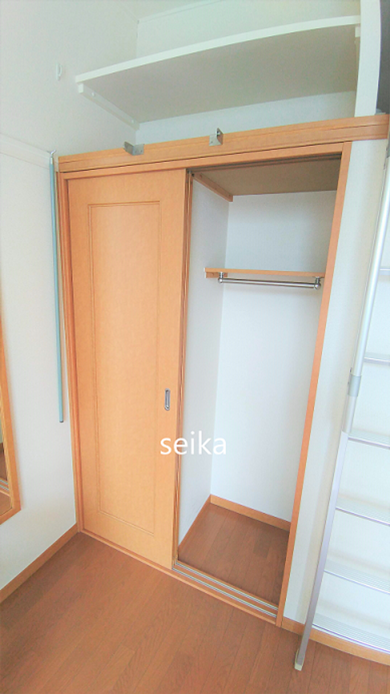 レオパレスカメリアイースト 収納