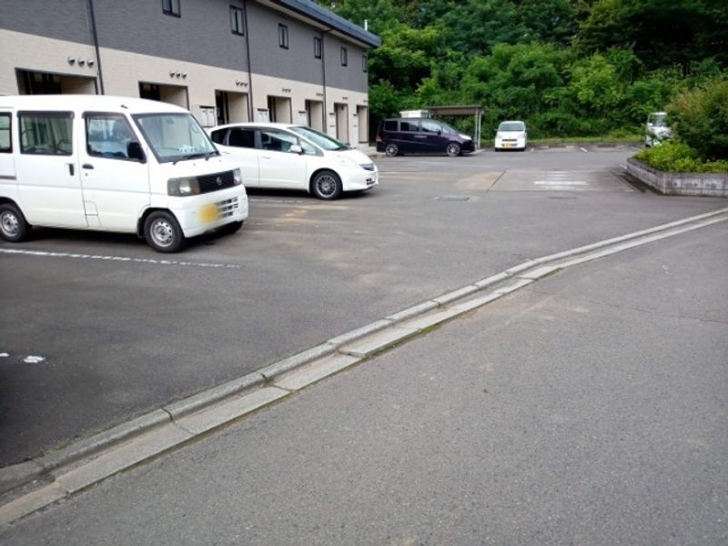 レオパレスかたるぱ 駐車場